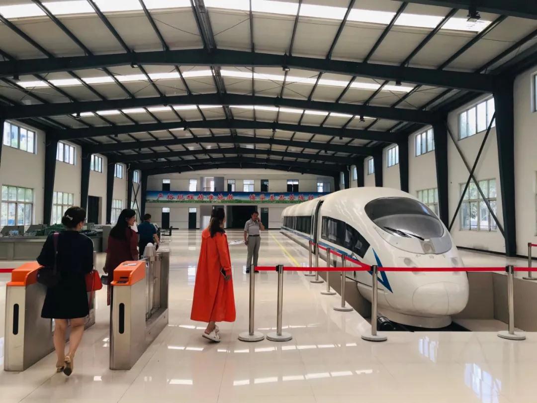 共建命运共同体！集丽舫与振华中专启动校企合作插图2